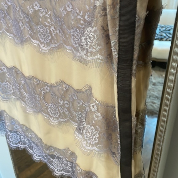 Olivine Gabbro Silk and Lace Blouse - Picture 8 of 11